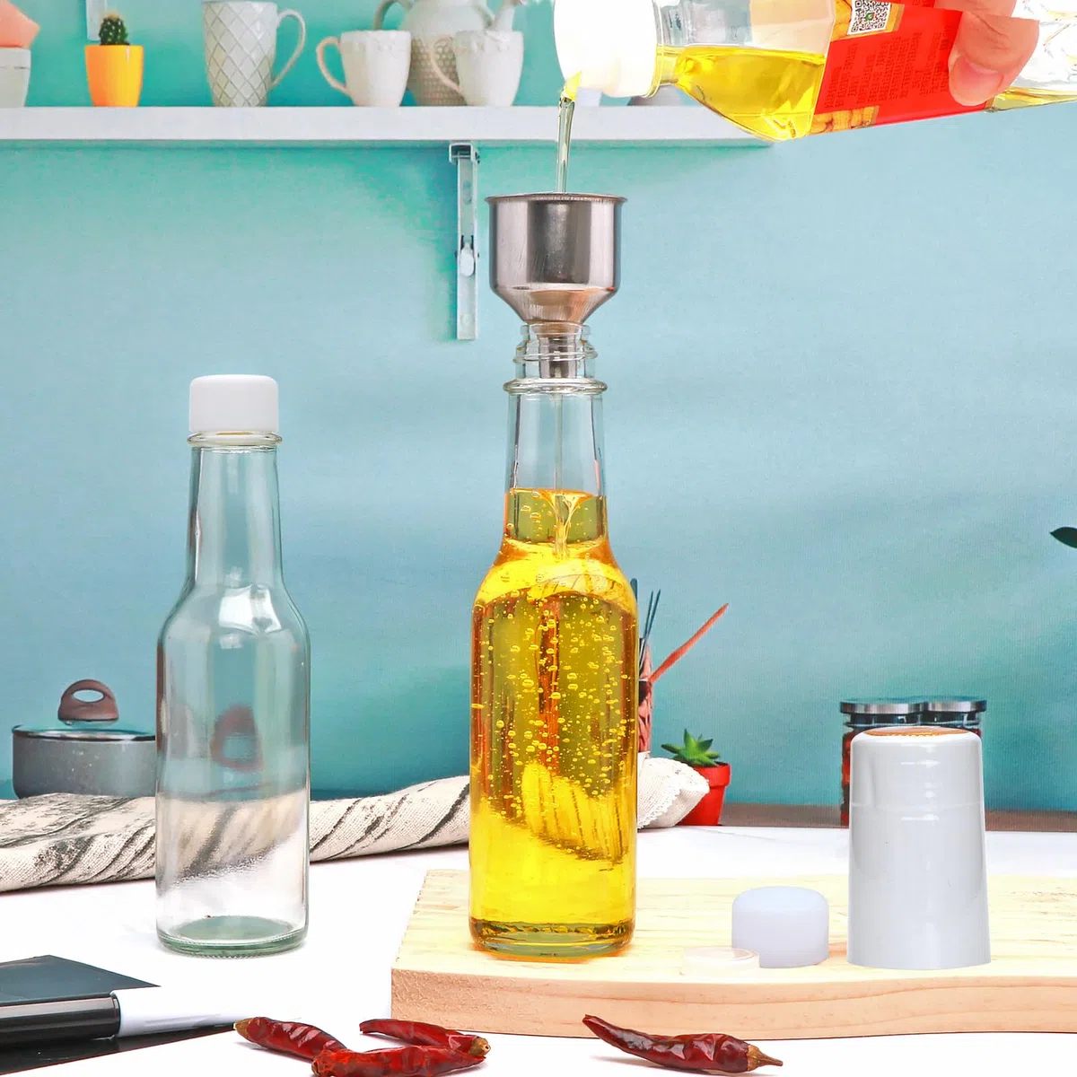 Woozy Lot de 35 bouteilles de sauce chaude en verre avec couvercle blanc, couvercle à vis anti-fuite, pour huile, vodka, sauce, ketchup, tabasco, miel, 150 ml
